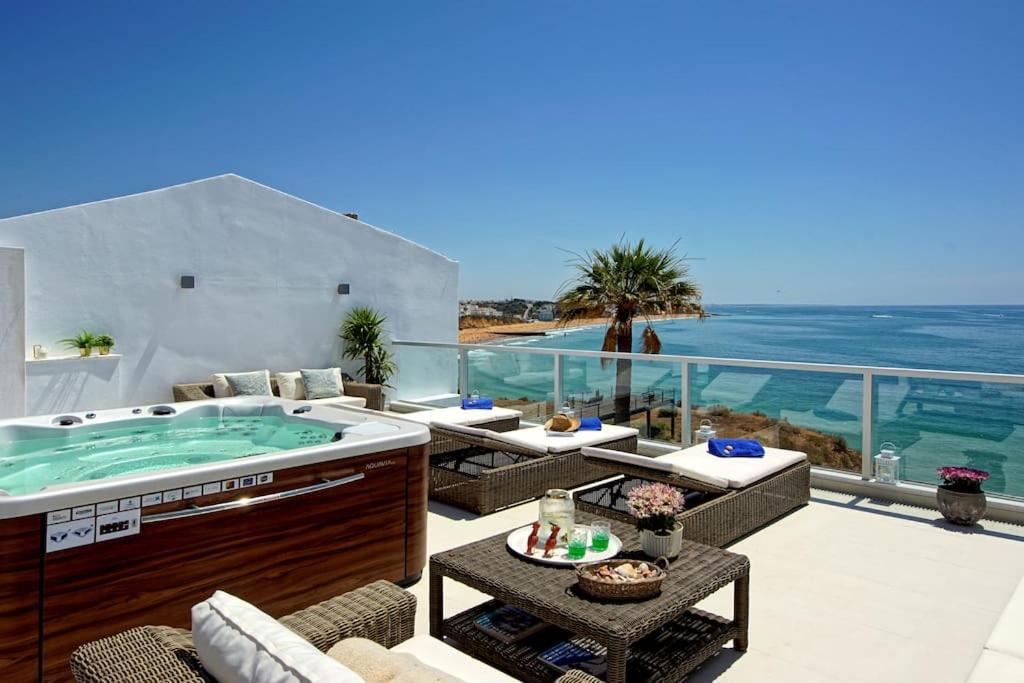 Vakantiehuis Casa Coelho - Jacuzzi Rooftop- Frente Mar- Chic *